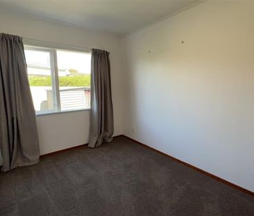 Unit 2, 1 Lyren Place, Half Moon Bay, Auckland - Photo 4