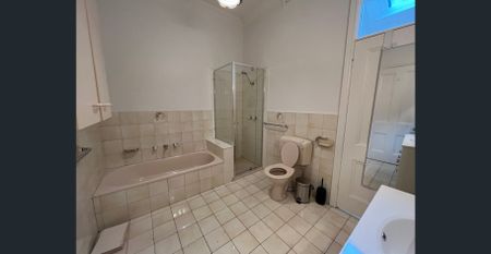 Charming Terrace Steps from Lygon Street - Photo 5