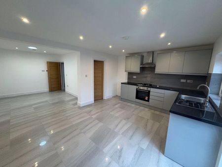 5 bedroom semi-detached house to rent - Photo 5