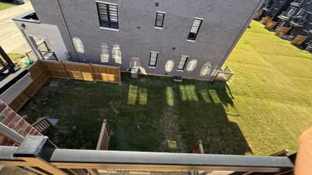 For Lease - 5882 Saigon Street, Mississauga, Ontario - Photo 3