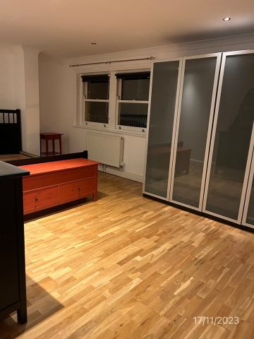 2 Bed Flat, Lansdowne Place, SE19 - Photo 2