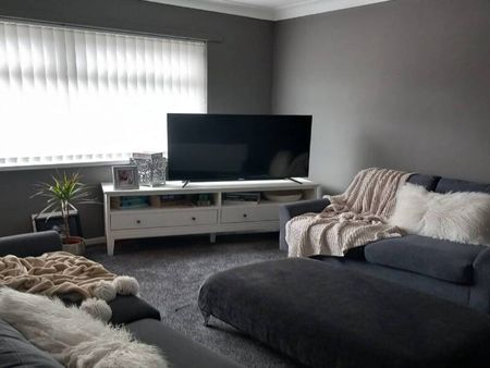 Furnished 3 Bedroom Duplex Apartment - Photo 5
