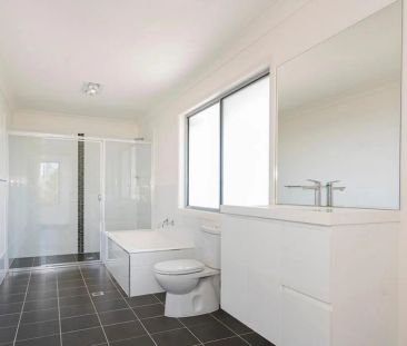 Three Bedroom Townhouse - Photo 3