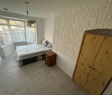 Room in a Shared House, Fox Green Crescent, B27 - Photo 5