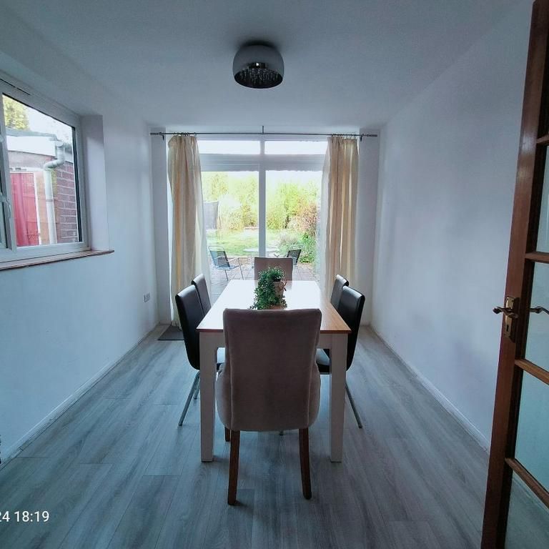 3 bedroom semi-detached house to rent - Photo 1