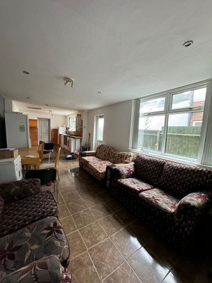 9 bedroom terraced house to rent - Photo 1