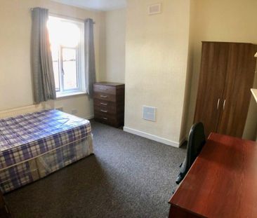 4 bedroom terraced house to rent - Photo 3