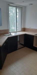 Appartement à Louer à Eu (76260) Un appartement comprenant une entrée, une cuisine, un séjo... - Photo 3