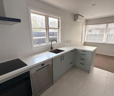 Charming three bedroom home in a quiet cul-de-sac - Photo 6