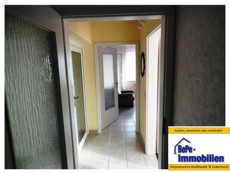 Schöne, helle 1-Raumwohnung mit Einbauküche + PKW-Stellplatz - Photo 5