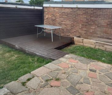 1 bedroom in a house share to rent - Photo 5