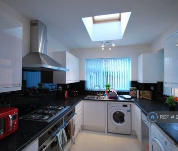 1 bedroom in a house share to rent - Photo 4