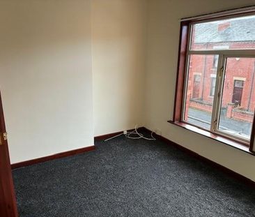 2 bedroom end of terrace house to rent - Photo 3