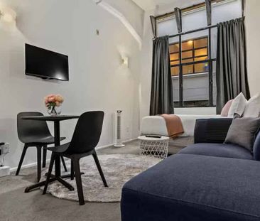 Fully Furnished CBD Studio – Walk to Queen Street - Photo 1