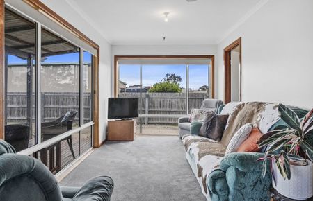 COMFORTABLE LIVING - Photo 3
