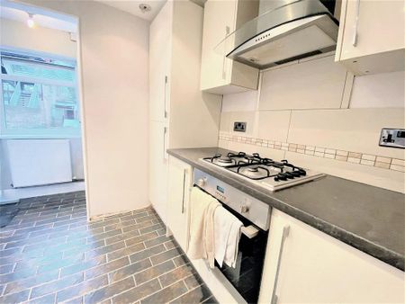 1 bedroom in a flat share to rent - Photo 5