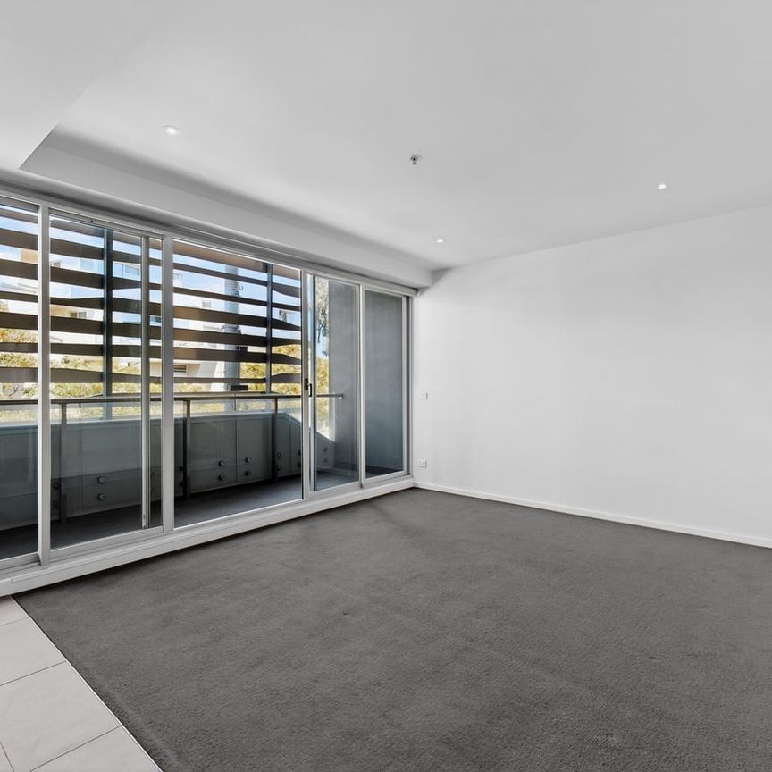 Effortless Living with Keilor Road Convenience - Photo 1