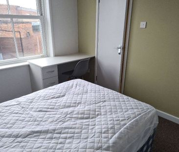 4 bedroom terraced house to rent - Photo 5