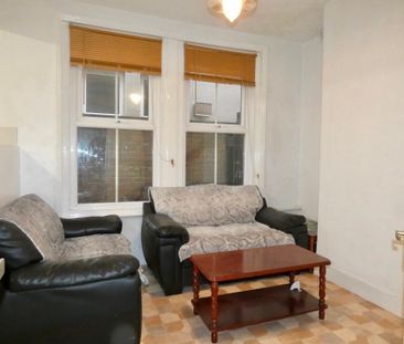 4 Bed Semi-Detached House, Morris Road, SO15 - Photo 4