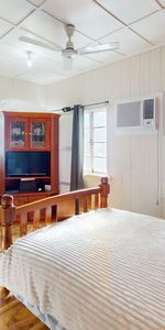 Comfortable High-Set Living - Photo 3