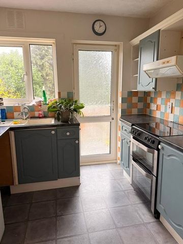 3 bedroom flat to rent - Photo 4