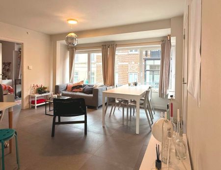 Centraal gelegen, biedt dit instapklare 2-slaapkamerappartement in de Jan Frans Willemstraat. - Foto 2