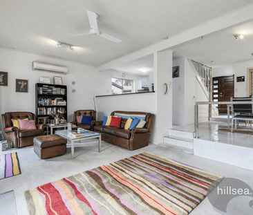 CHARMING 3 - BEDROOM TOWNHOUSE ON THE GOLF COURSE IN HELENSVALE - Photo 2