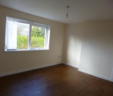 3 bedroom flat to rent - Photo 4