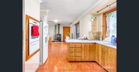 FAMILY HOME WITH LARGE BACKYARD IN EATON - Photo 5