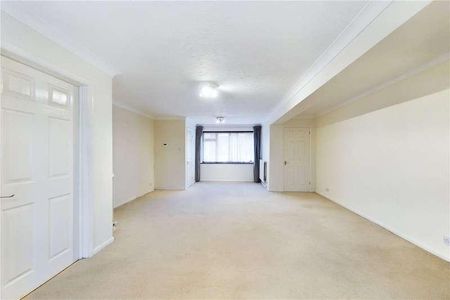 Askew Drive, Spencers Wood, Reading, Berkshire, RG7 - Photo 2