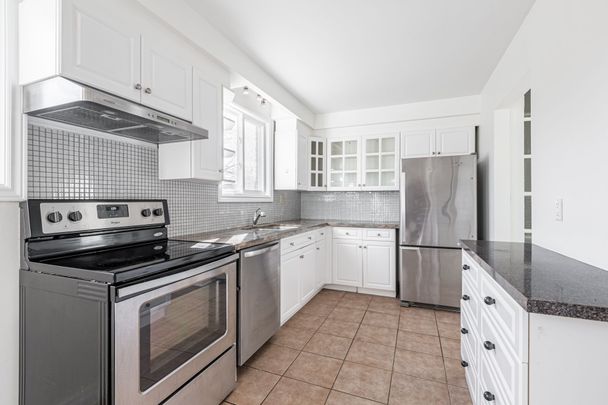 For Lease - 2329 Greenbank Trail Unit# Main, Burlington, Ontario - Photo 1