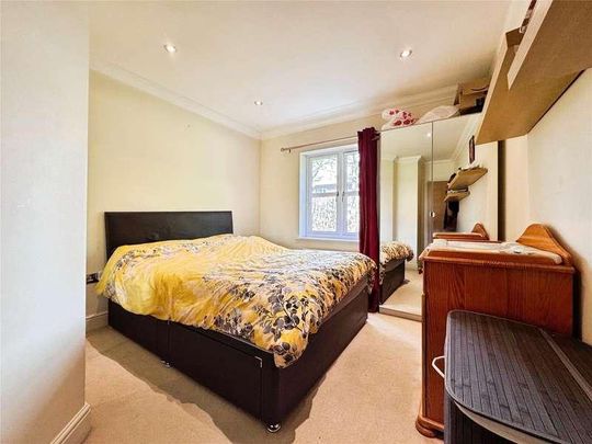 Upcross House, Upcross Gardens, Reading, Berkshire, RG1 - Photo 1