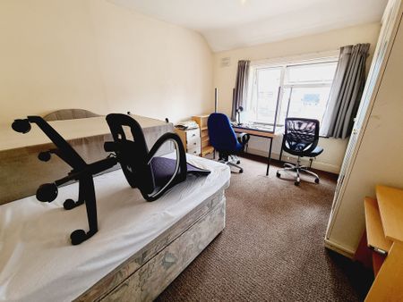4 Bed Student Accommodation - Photo 2