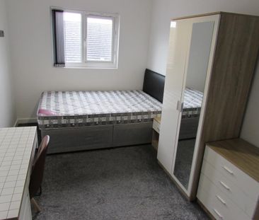 6 bedroom terraced house to rent - Photo 1
