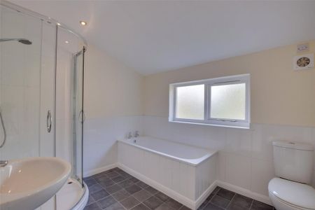 2 bedroom terraced house to rent - Photo 5