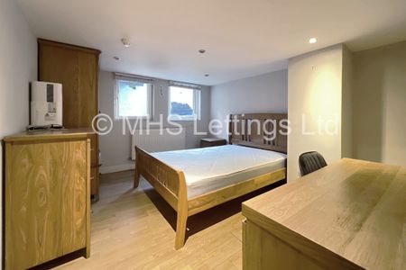 6 Bedroom Mid Terraced House for rent in Ash Road - Photo 5