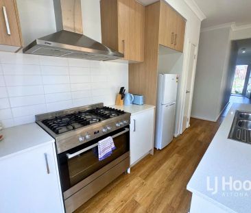 “Spacious 4-Bedroom Family Home in Harpley Estate - Werribee” - Photo 4