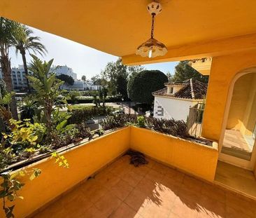 Alquiler de chalet adosado en Calle del Río - Photo 2