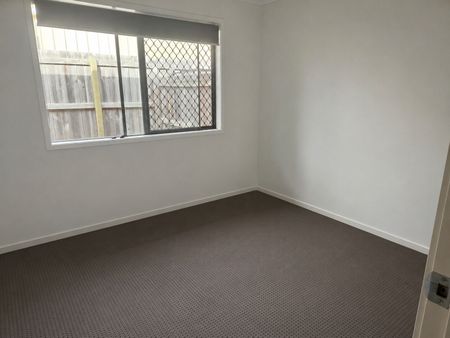 Holmview - Photo 3