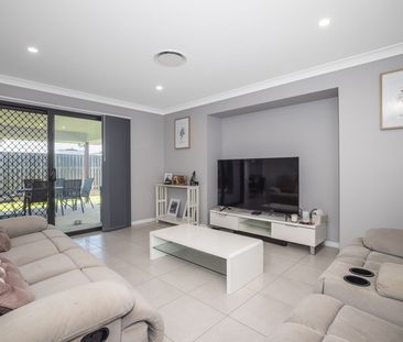 SPACIOUS FAMILY LIVING IN THE SOUGHT AFTER CENTRAL SPRINGS ESTATE - Photo 3