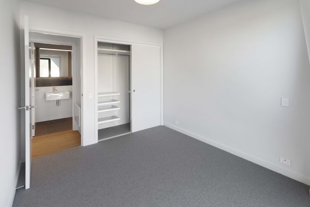 Victoria Lane Complex - Photo 1