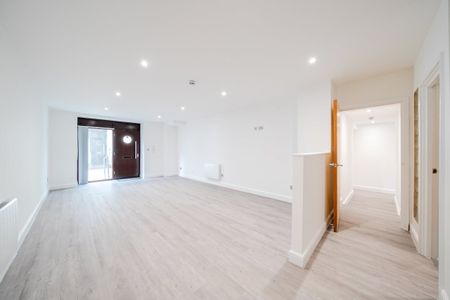 3 bedroom flat to rent - Photo 3