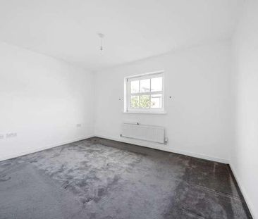 Fairford Leys, Aylesbury, HP19 - Photo 1