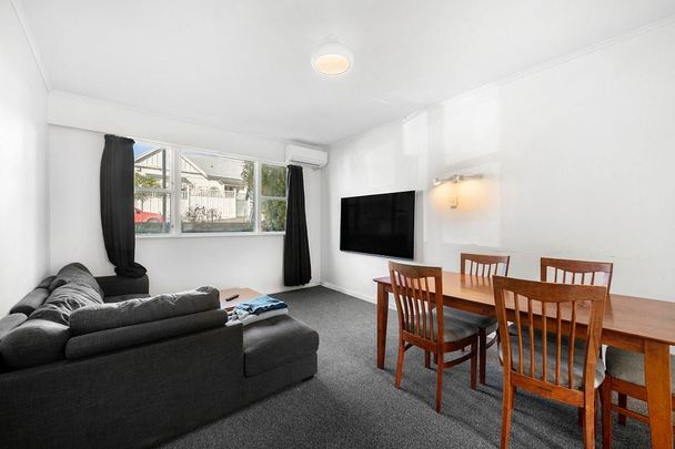 11-Bedroom House for Rent – 58 Thompson Street - Photo 1