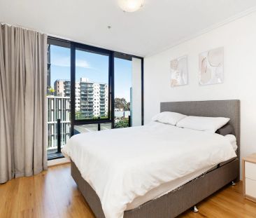 Spacious, Bright and Perfectly Positioned Apartment! - Photo 5