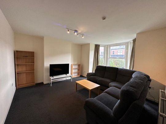 8 bedroom house to rent - Photo 1