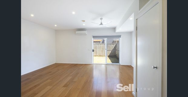 MODERN TOWNHOUSE LIVING IN A PRIME LOCATION - Photo 1