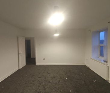 3 bedroom flat to rent - Photo 4