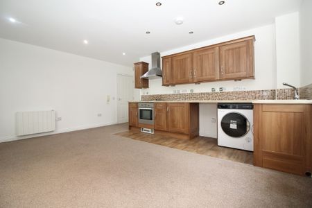 2 Bedroom Ground Floor Flat - Photo 3