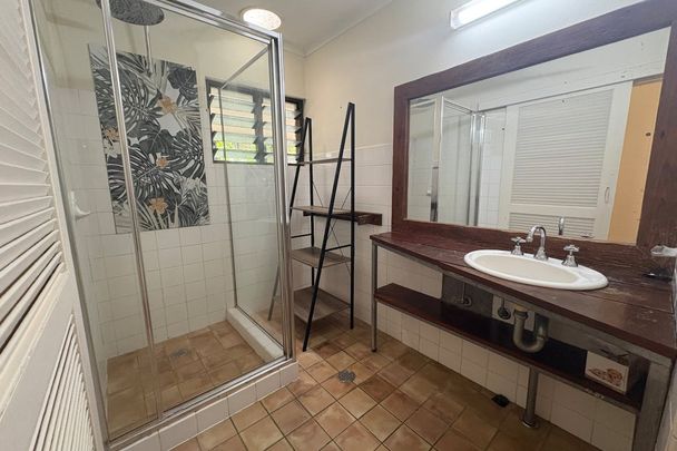 FAMILY HOME WITH POOL AND GARDEN SERVICE - Photo 1